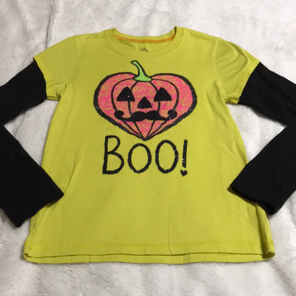 Girls Pullover Halloween Tee. EUC